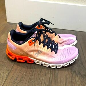 On cloud flow running shoes